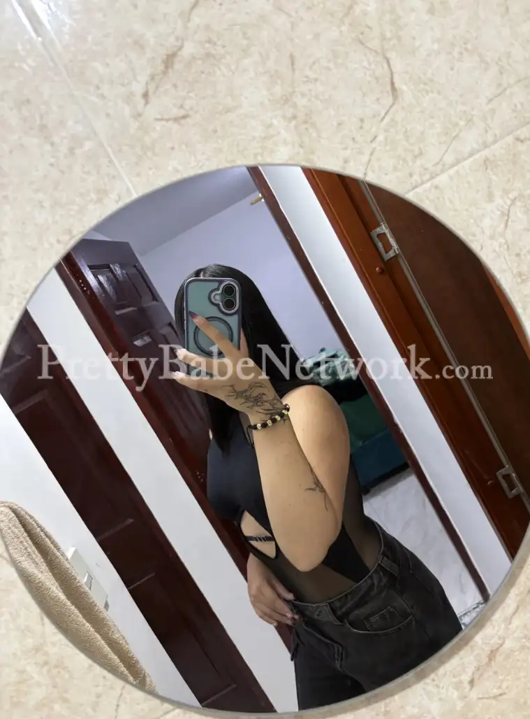 Chitranshi—Air hostess Escort in Bandra for Professional Dating, Meetup, and Sex